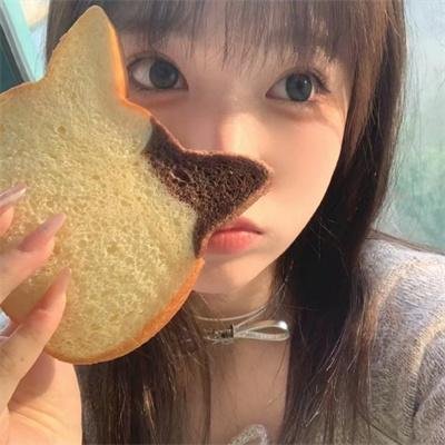 夫妻吵架狗都不理，而查理笑了